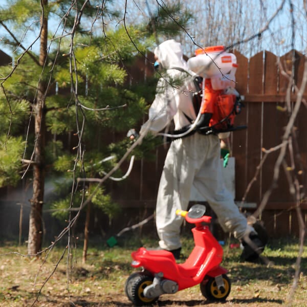 Обработка участка от клещей в Саратове?